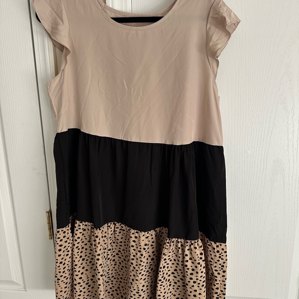 Women’s Colorblock Tiered Dress in Beige and Black